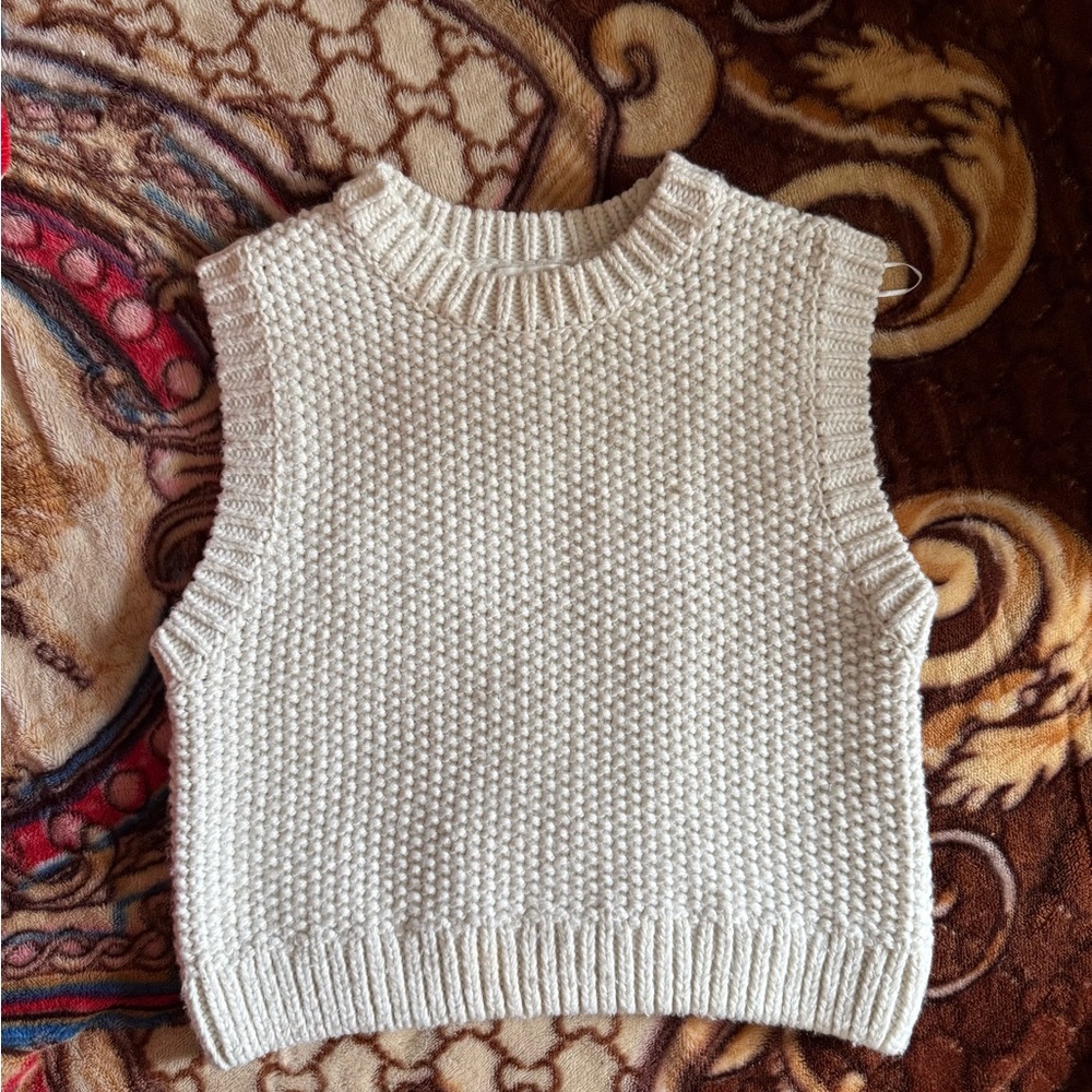 Cream Knit Sleeveless Sweater Vest